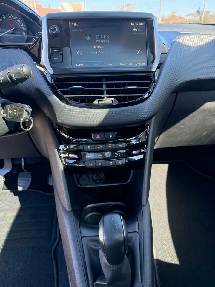 Peugeot 208 1,6 BlueHDi 100 Allure Sky 5d