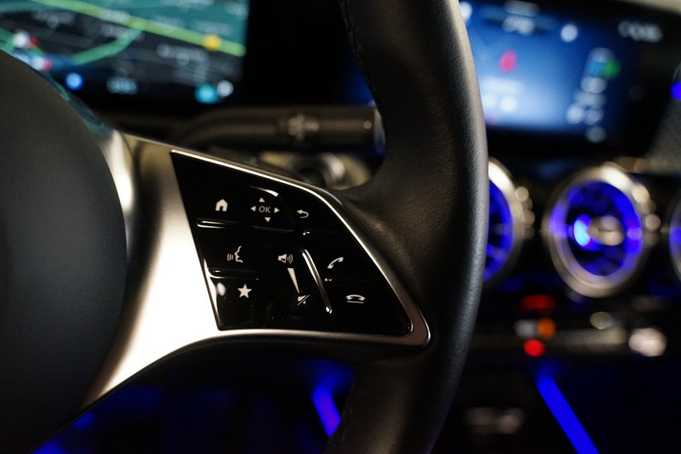 Mercedes EQB300 Progressive 4Matic Van 5d