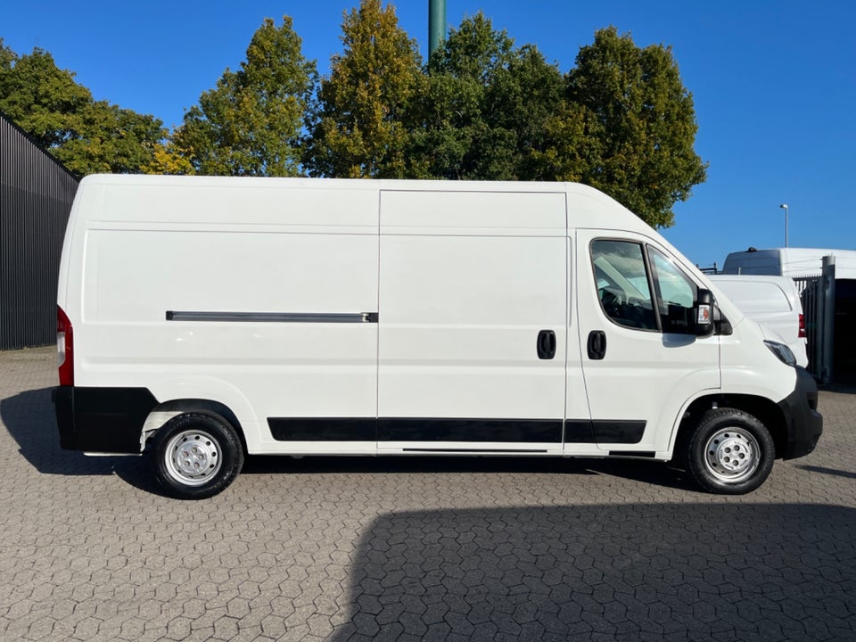 Peugeot Boxer 335 2,2 BlueHDi 140 L3H2 Premium