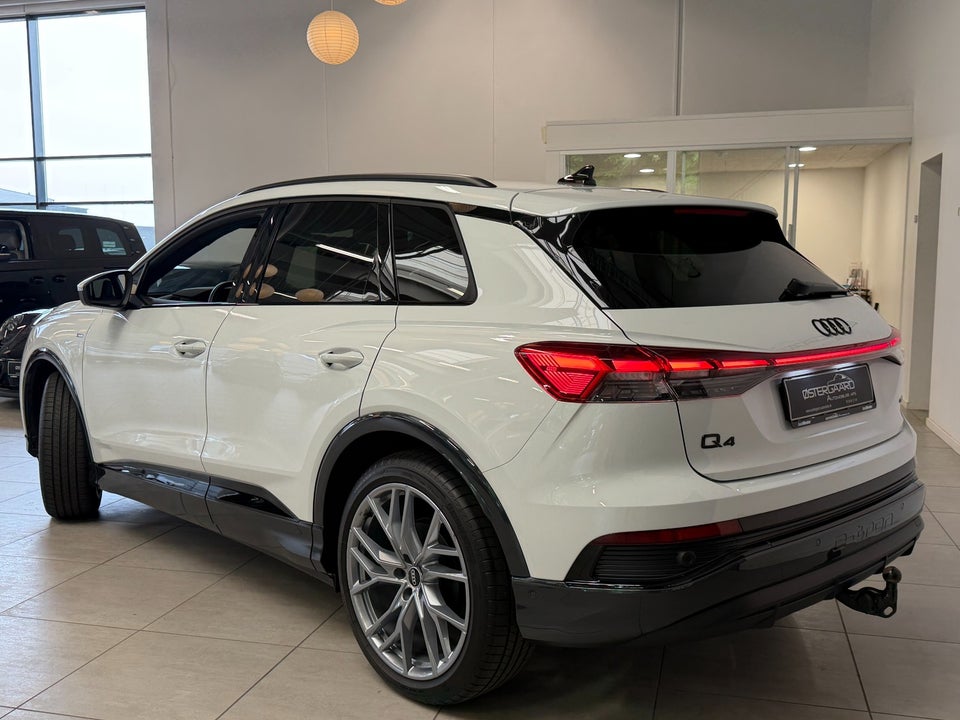 Audi Q4 e-tron 45 S-line quattro 5d