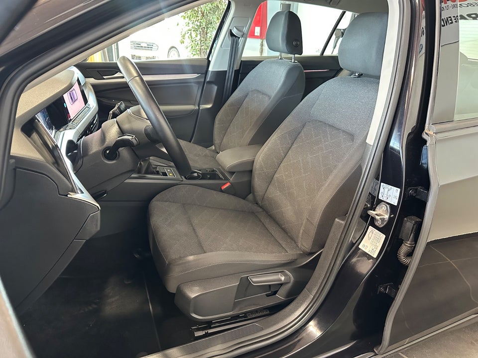 VW Golf VIII 1,5 TSi 130 Life 5d