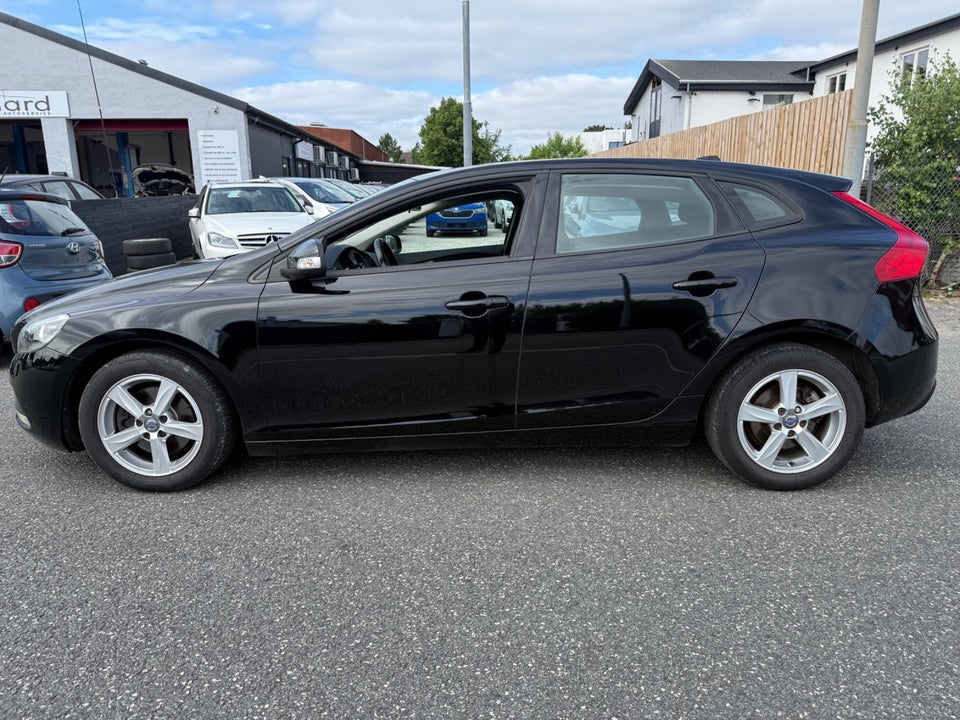 Volvo V40 1,6 D2 115 Momentum aut. 5d
