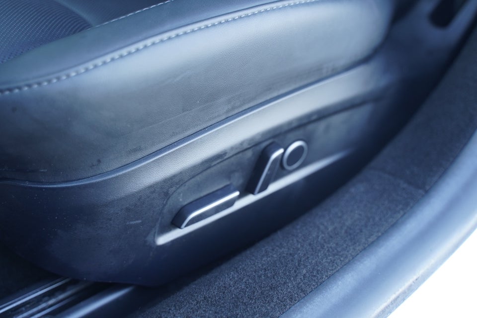 Tesla Model 3 Long Range AWD 4d