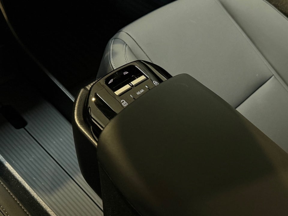 Volvo EX30 Extended Range Plus 5d