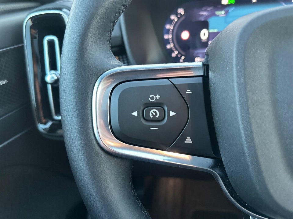 Volvo EX40 Extended Range Black Edition 5d