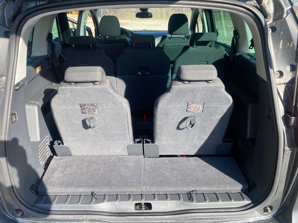 Peugeot 5008 1,6 BlueHDi 120 Style 7prs 5d