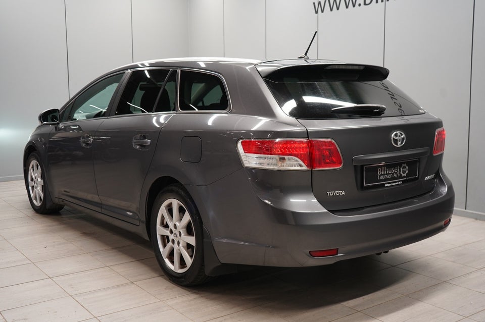 Toyota Avensis 2,0 VVT-i T3 stc. 5d