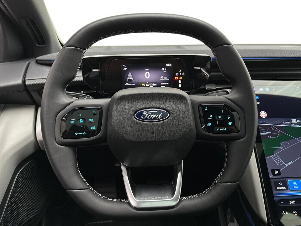 Ford Explorer 82 Premium Extended Range 5d