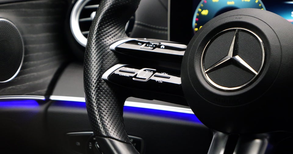 Mercedes E300 e 2,0 AMG Line aut. 4Matic 4d