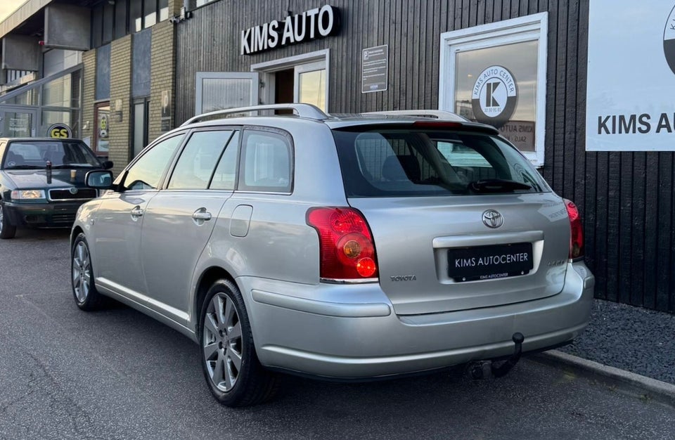 Toyota Avensis 1,8 VVT-i Terra stc. 5d