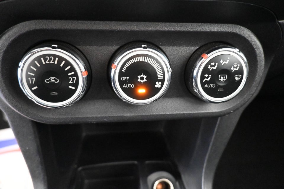 Mitsubishi Lancer 1,6 Invite SportSedan 4d