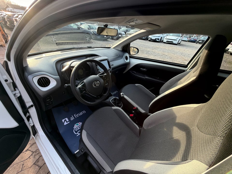 Toyota Aygo 1,0 VVT-i x-press 5d