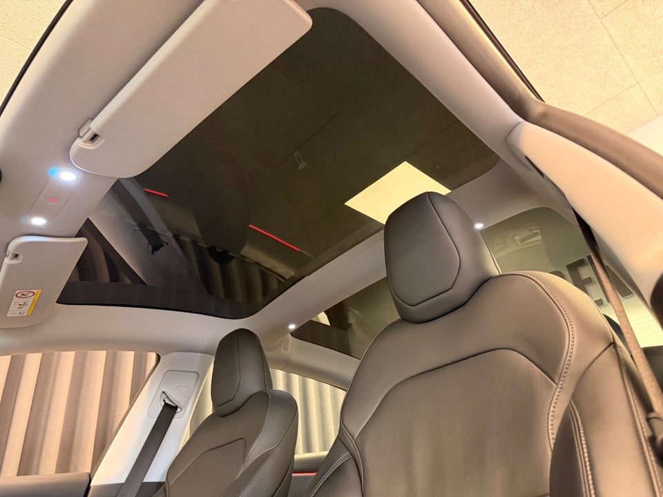 Tesla Model 3 RWD 4d