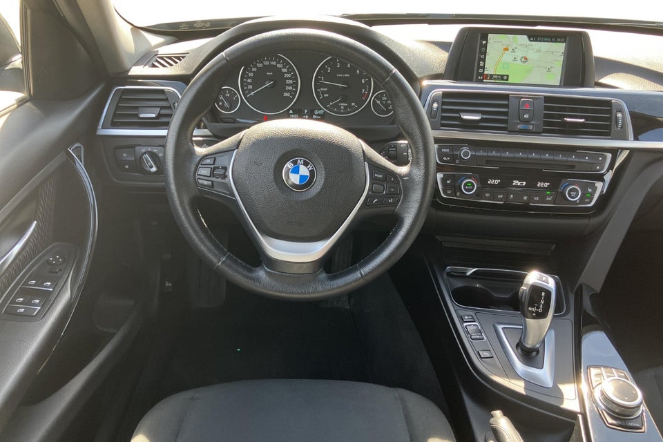 BMW 320i 2,0 Touring Executive aut. 5d