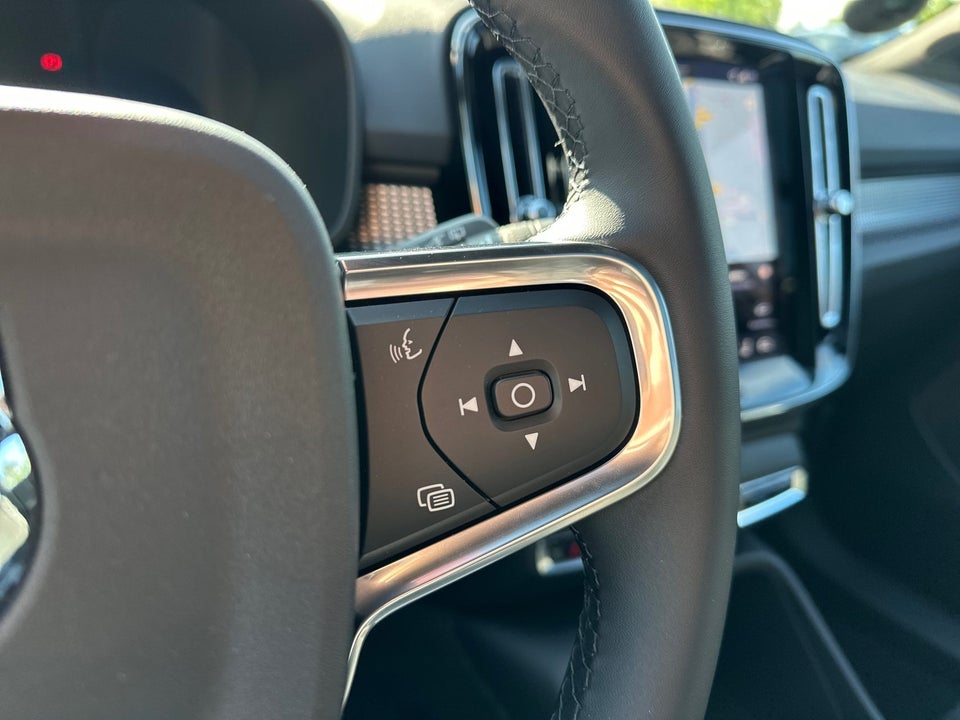 Volvo EX40 Extended Range Black Edition 5d