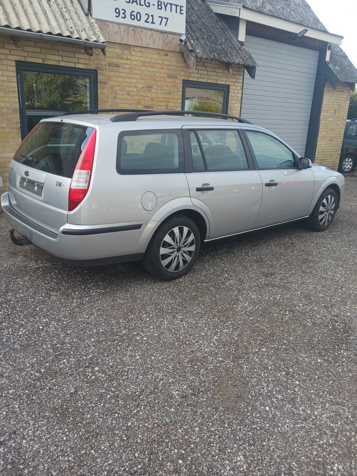 Ford Mondeo 1,8 110 Ambiente stc. 5d