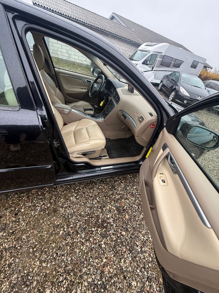 Volvo S60 2,5 T Momentum 4d