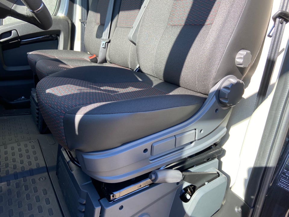 Peugeot Boxer 333 2,2 BlueHDi 140 L2H2 Premium