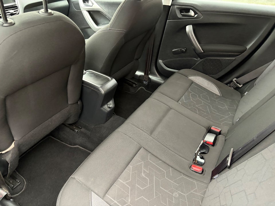 Peugeot 2008 1,6 BlueHDi 100 Chili 5d