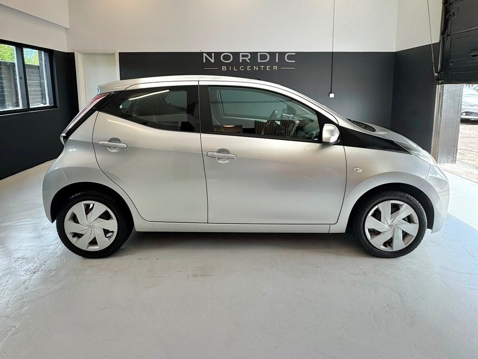 Toyota Aygo 1,0 VVT-i x-play x-touch 5d