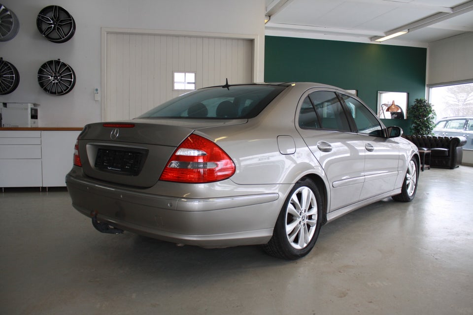 Mercedes E240 2,6 Avantgarde aut. 4d
