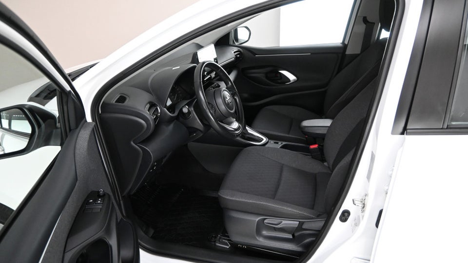 Toyota Yaris 1,5 Hybrid H3 e-CVT 5d