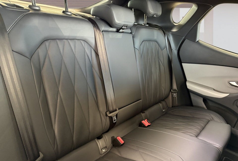 Ford Capri 77 Premium Extended Range 5d