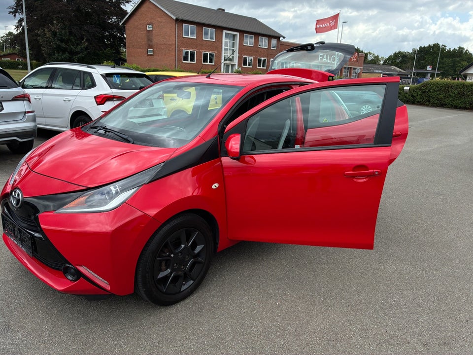 Toyota Aygo 1,0 VVT-i x-play 5d