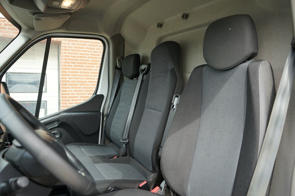 Renault Master IV T35 2,3 dCi 150 L3H2 Kassevogn