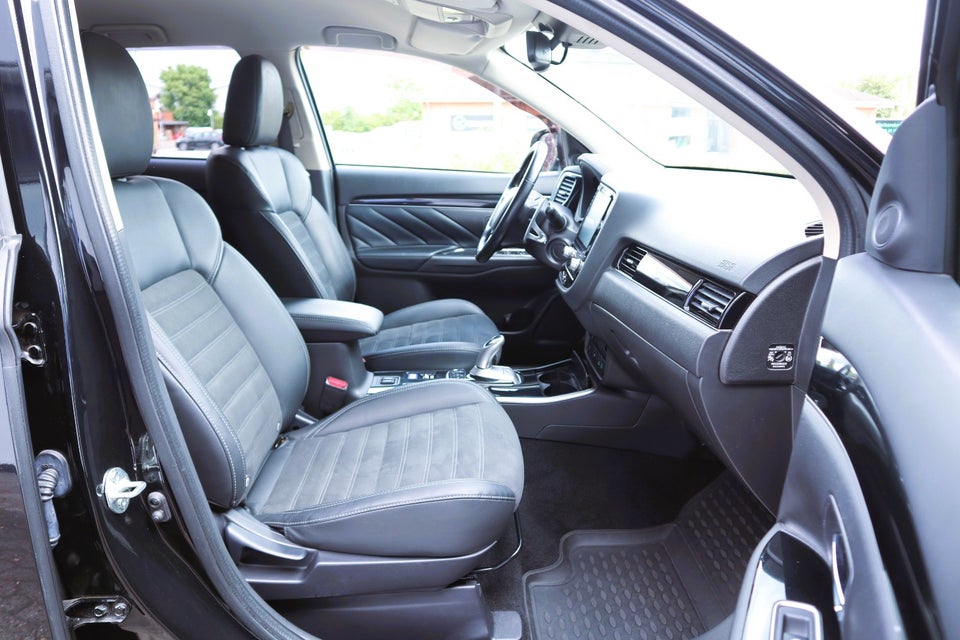 Mitsubishi Outlander 2,4 PHEV Intense CVT 4WD 5d
