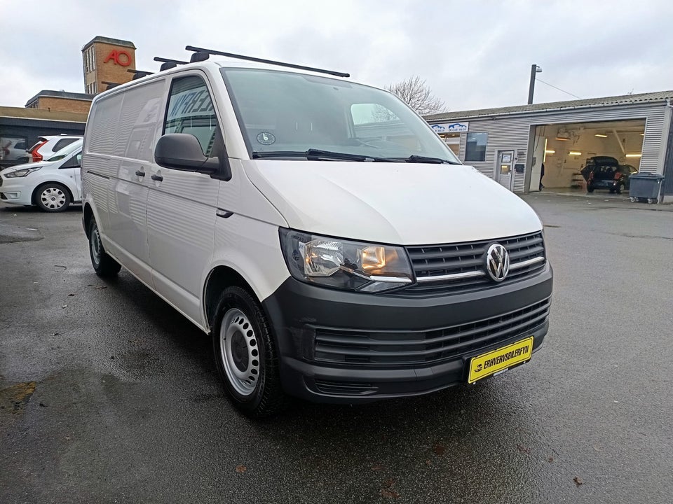 VW Transporter 2,0 TDi 102 Kassevogn lang