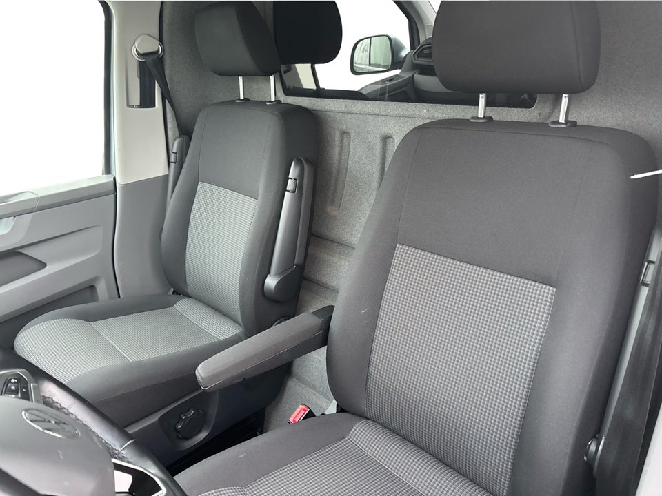 VW Transporter 2,0 TDi 150 Kassevogn DSG kort