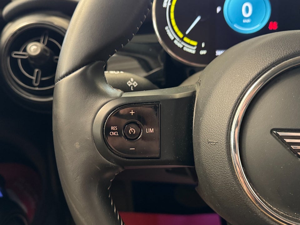 MINI Cooper SE Classic Trim 3d