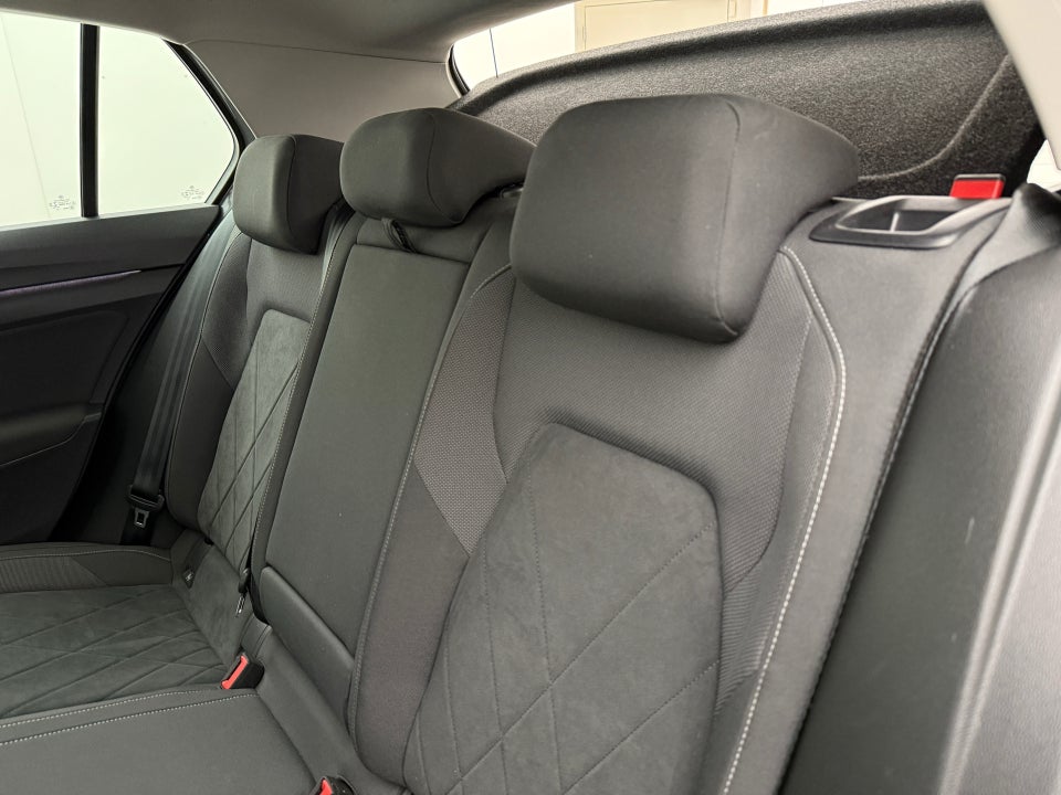 VW Golf VIII 1,4 eHybrid DSG 5d