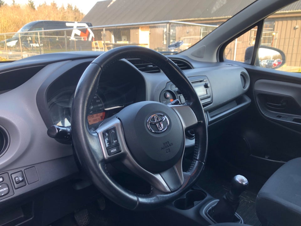 Toyota Yaris 1,0 VVT-i T1 5d