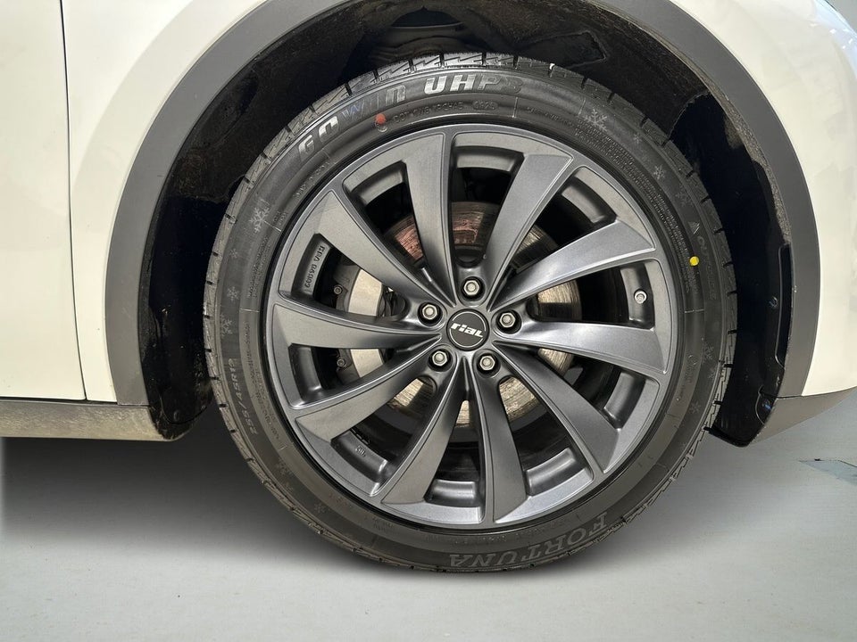 Tesla Model Y Long Range AWD 5d