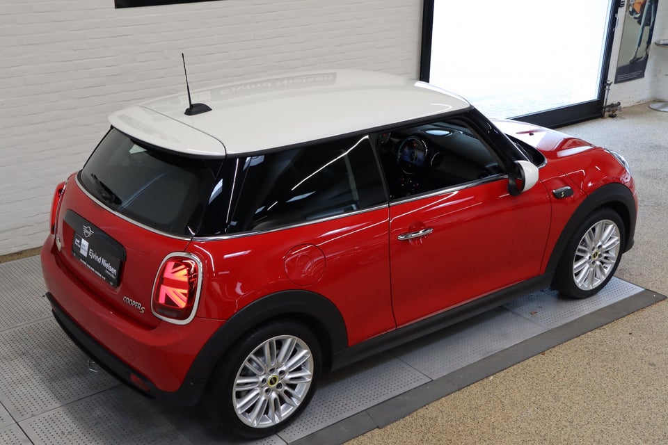 MINI Cooper SE Essential 3d