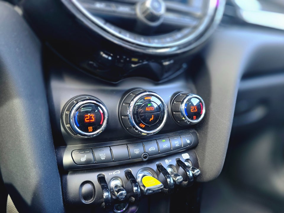 MINI Cooper SE Greenwich 3d