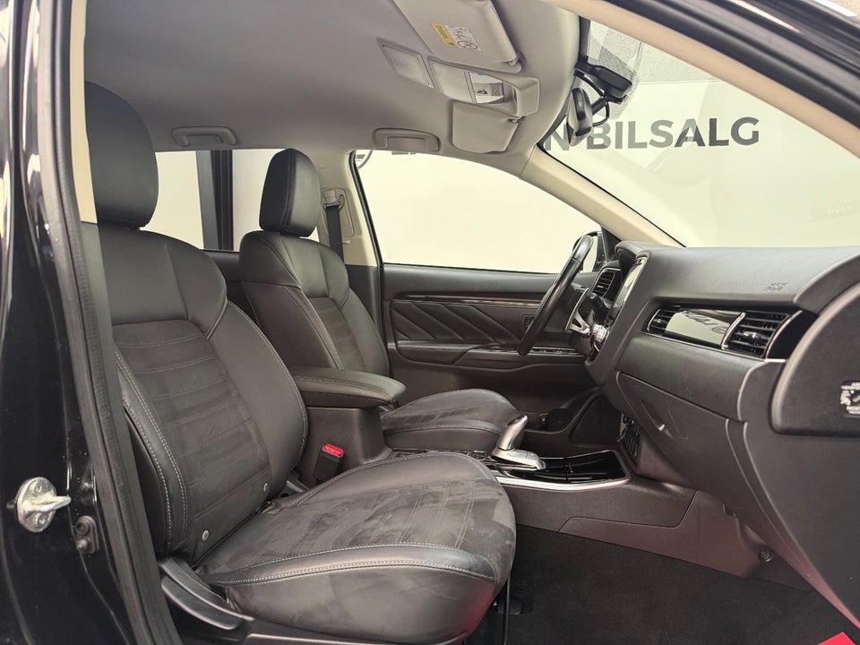 Mitsubishi Outlander 2,4 PHEV Invite CVT 4WD 5d