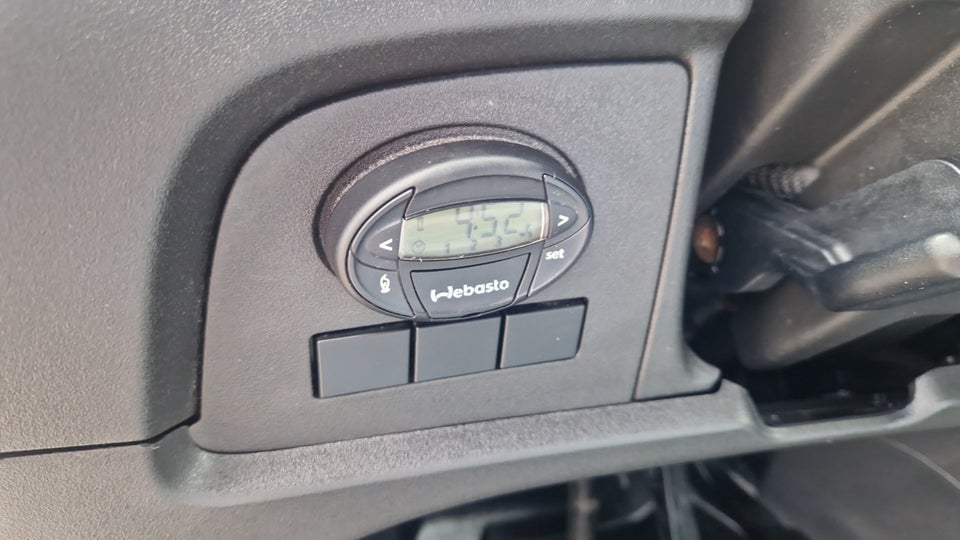 Iveco Daily 3,0 35S18 Box m/lift AG8 2d