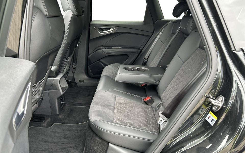 Audi Q4 e-tron 45 S-line quattro 5d