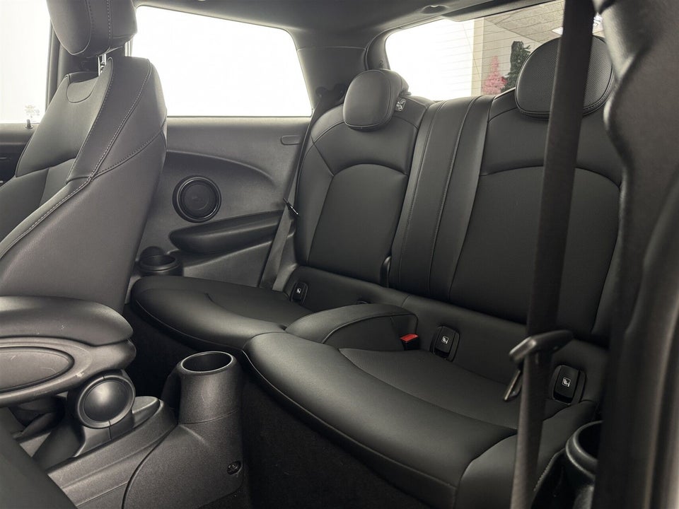 MINI Cooper SE Essential 3d