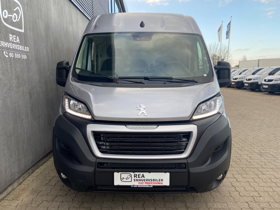 Peugeot Boxer 333 2,2 BlueHDi 140 L2H2 Premium