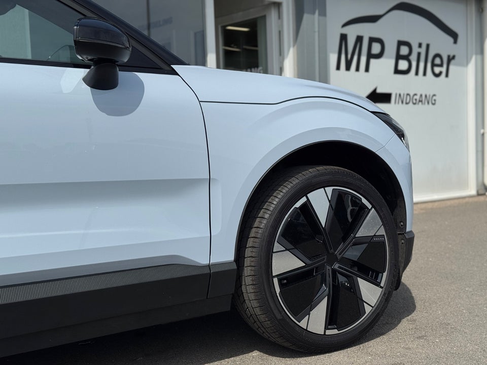 Volvo EX30 Twin Performance Plus 5d