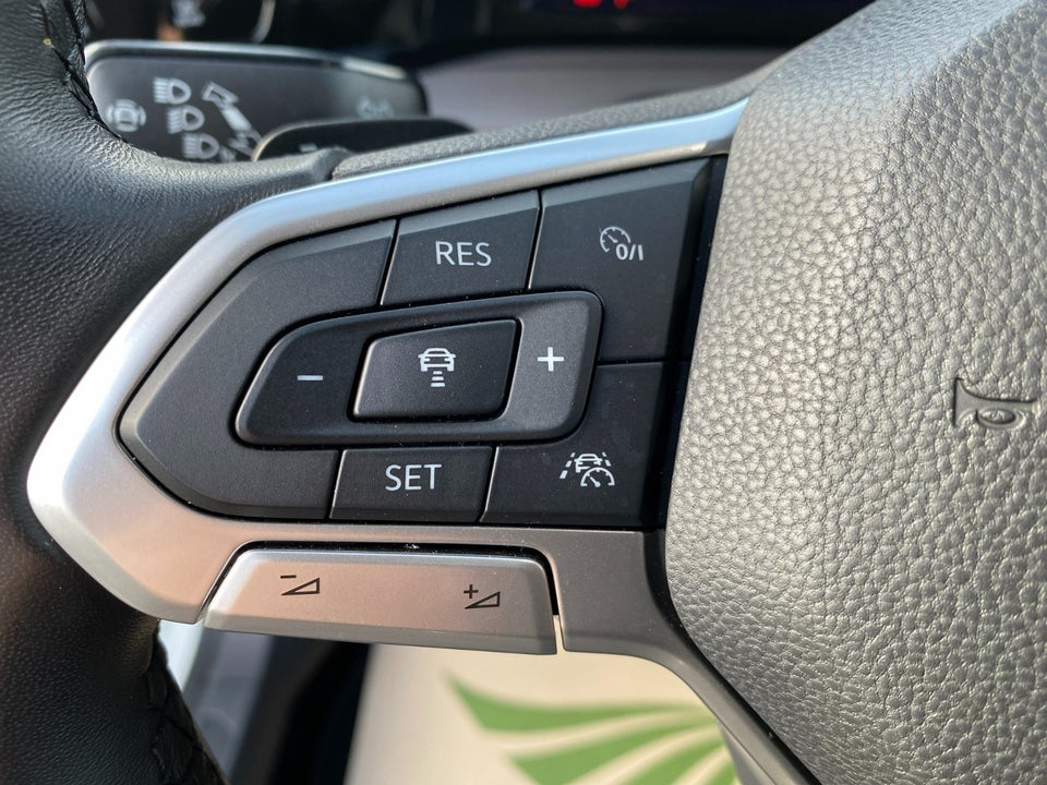 VW Golf VIII 2,0 TDi 150 Style DSG 5d