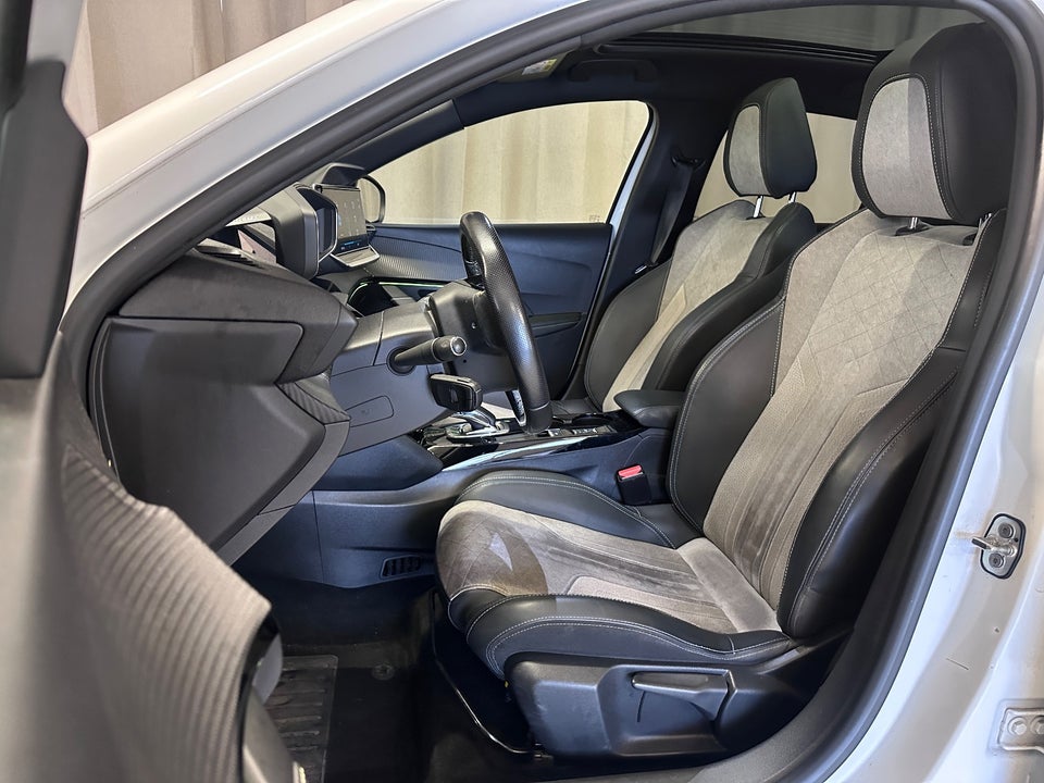Peugeot e-208 50 GT Sky 5d