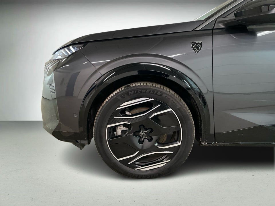 Peugeot e-3008 77 GT Pack 5d