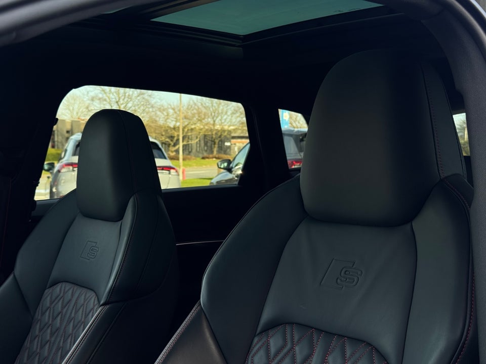 Audi Q8 e-tron 55 S-line quattro 5d