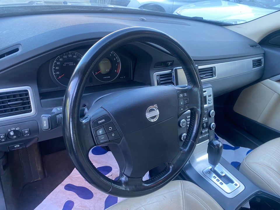 Volvo V70 2,5 T Momentum aut. 5d