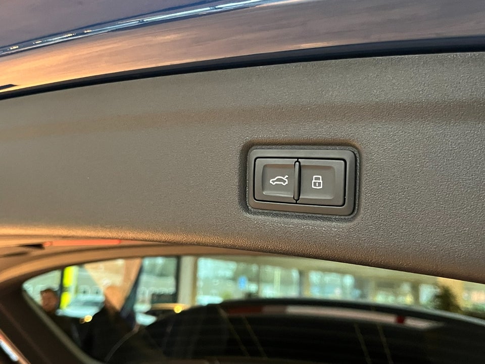 Audi SQ6 e-tron quattro 5d